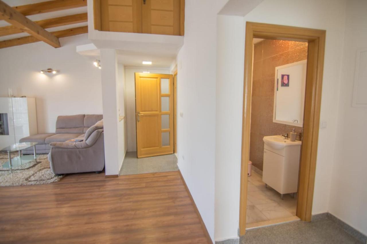 Village Holiday Apartman With Heated Pool Maslina Kostanje Luaran gambar