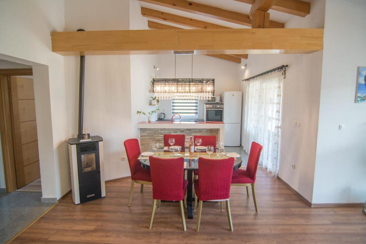 Village Holiday Apartman With Heated Pool Maslina Kostanje Luaran gambar