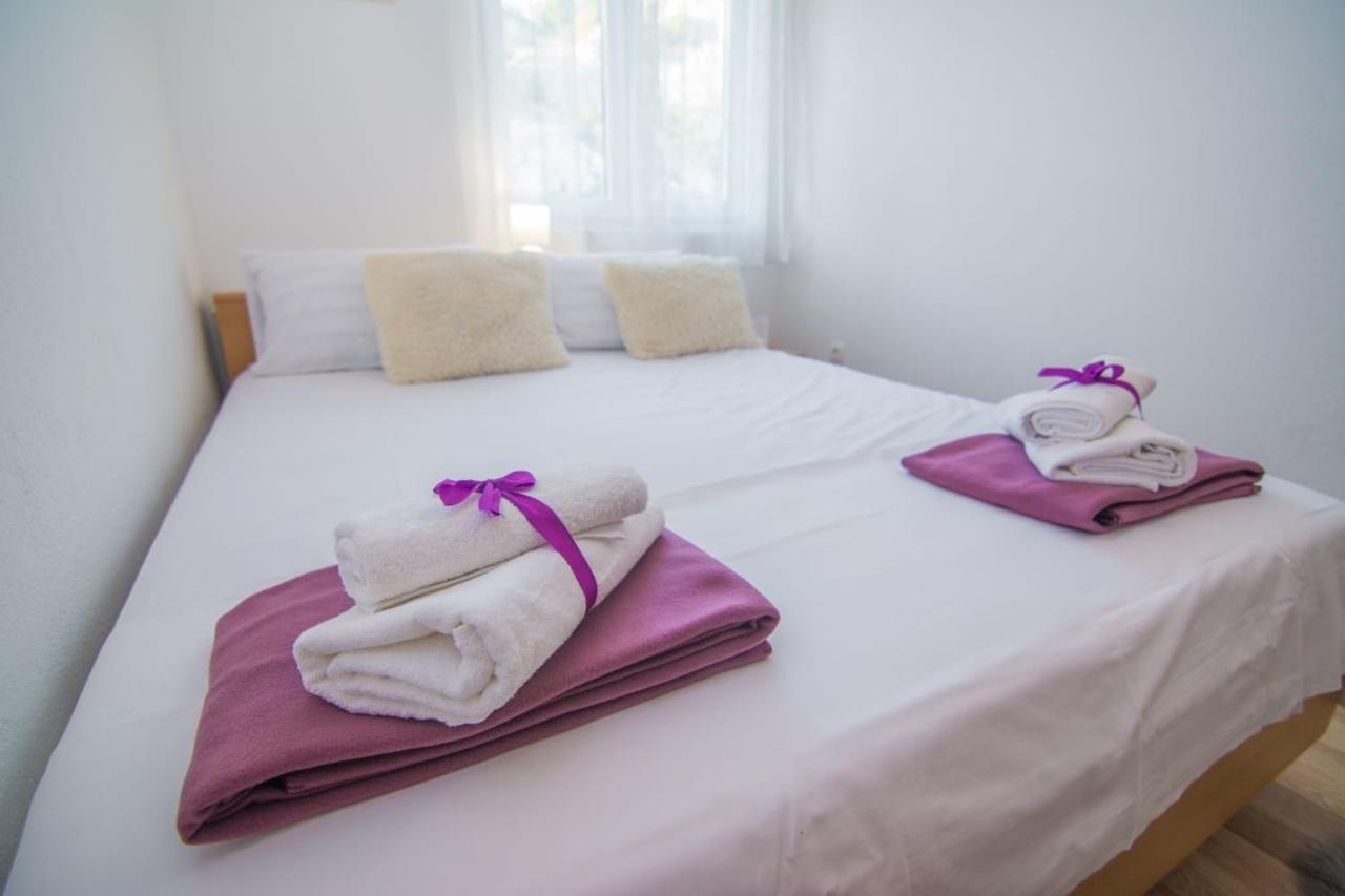 Village Holiday Apartman With Heated Pool Maslina Kostanje Luaran gambar