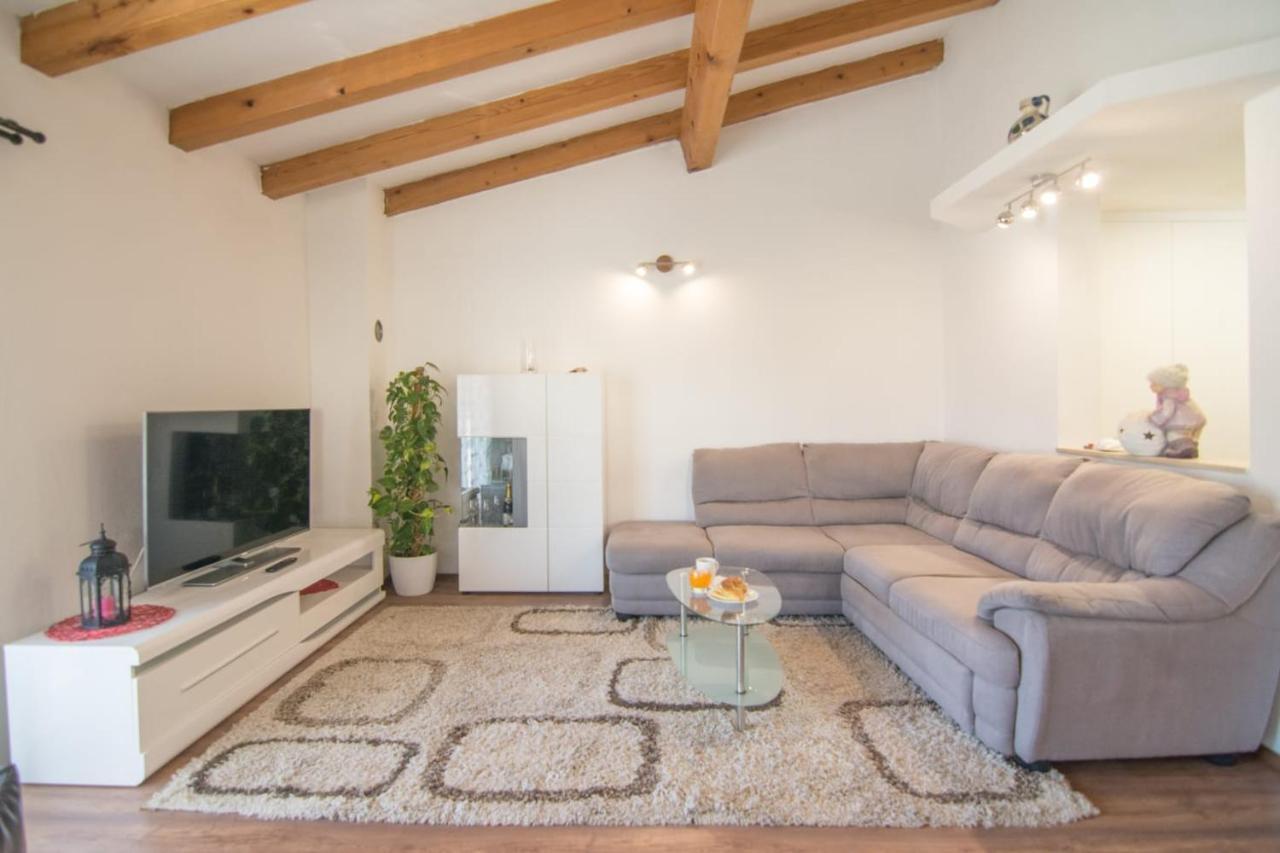 Village Holiday Apartman With Heated Pool Maslina Kostanje Luaran gambar