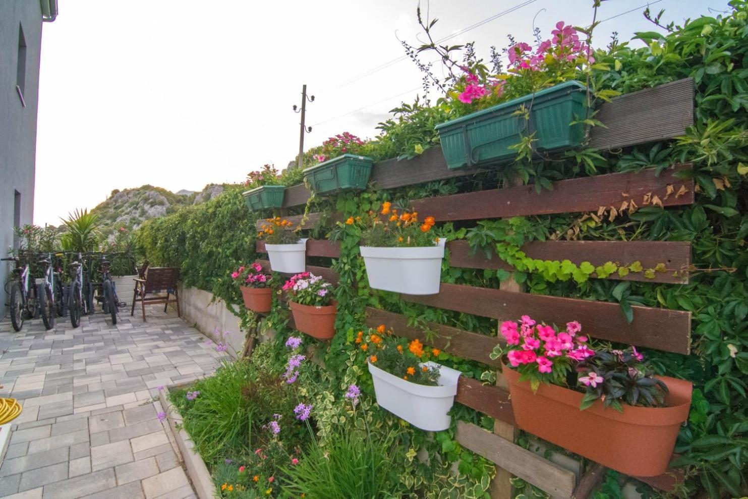 Village Holiday Apartman With Heated Pool Maslina Kostanje Luaran gambar