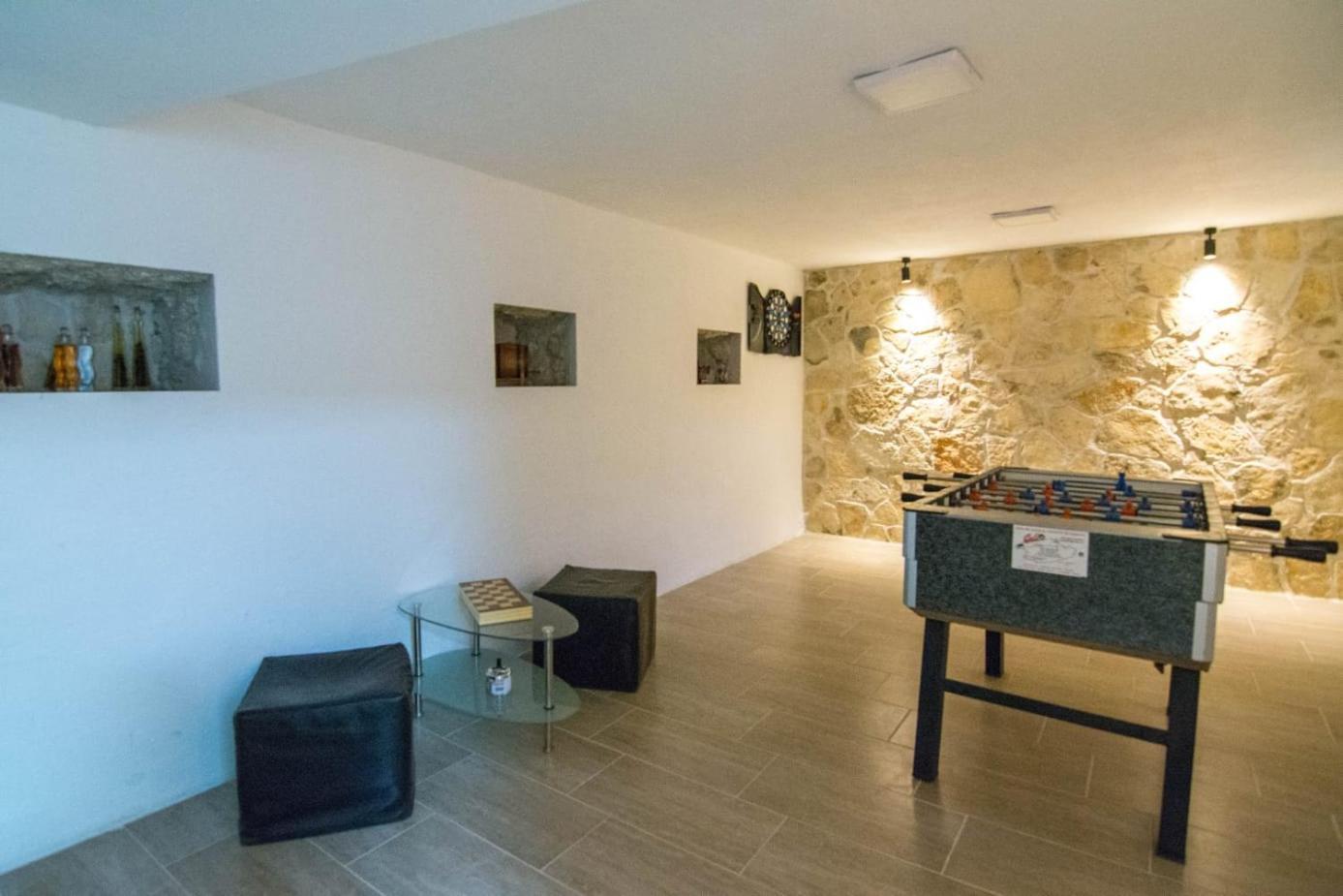 Village Holiday Apartman With Heated Pool Maslina Kostanje Luaran gambar