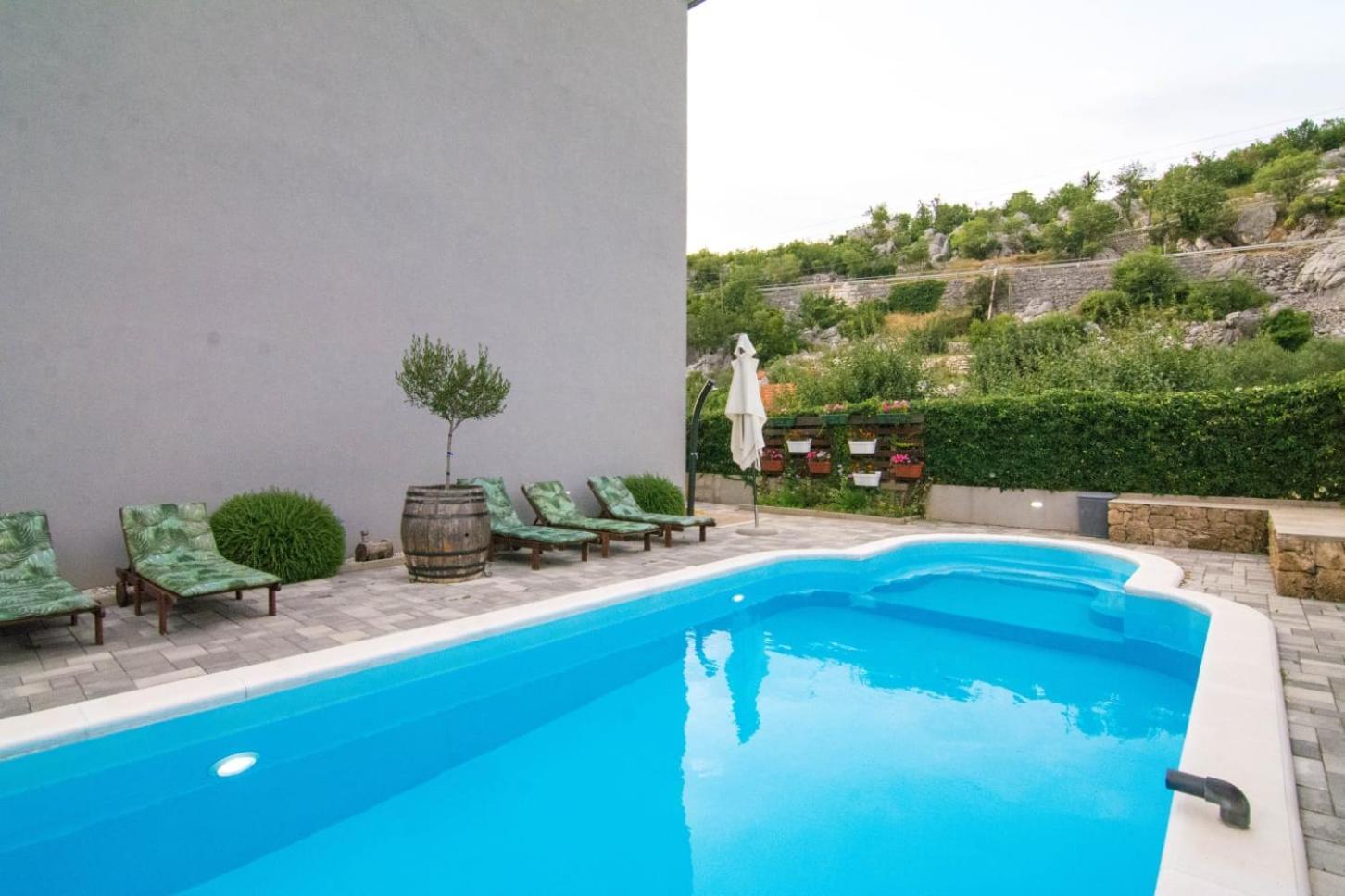 Village Holiday Apartman With Heated Pool Maslina Kostanje Luaran gambar
